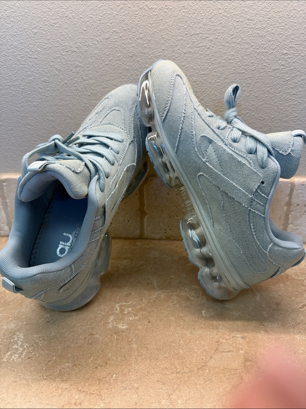 AU Air Underg Pale Blue Women's Athletic Sneakers with Clear Bubble Sole Sz8